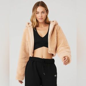 Alo yoga sherpa jacket in camel